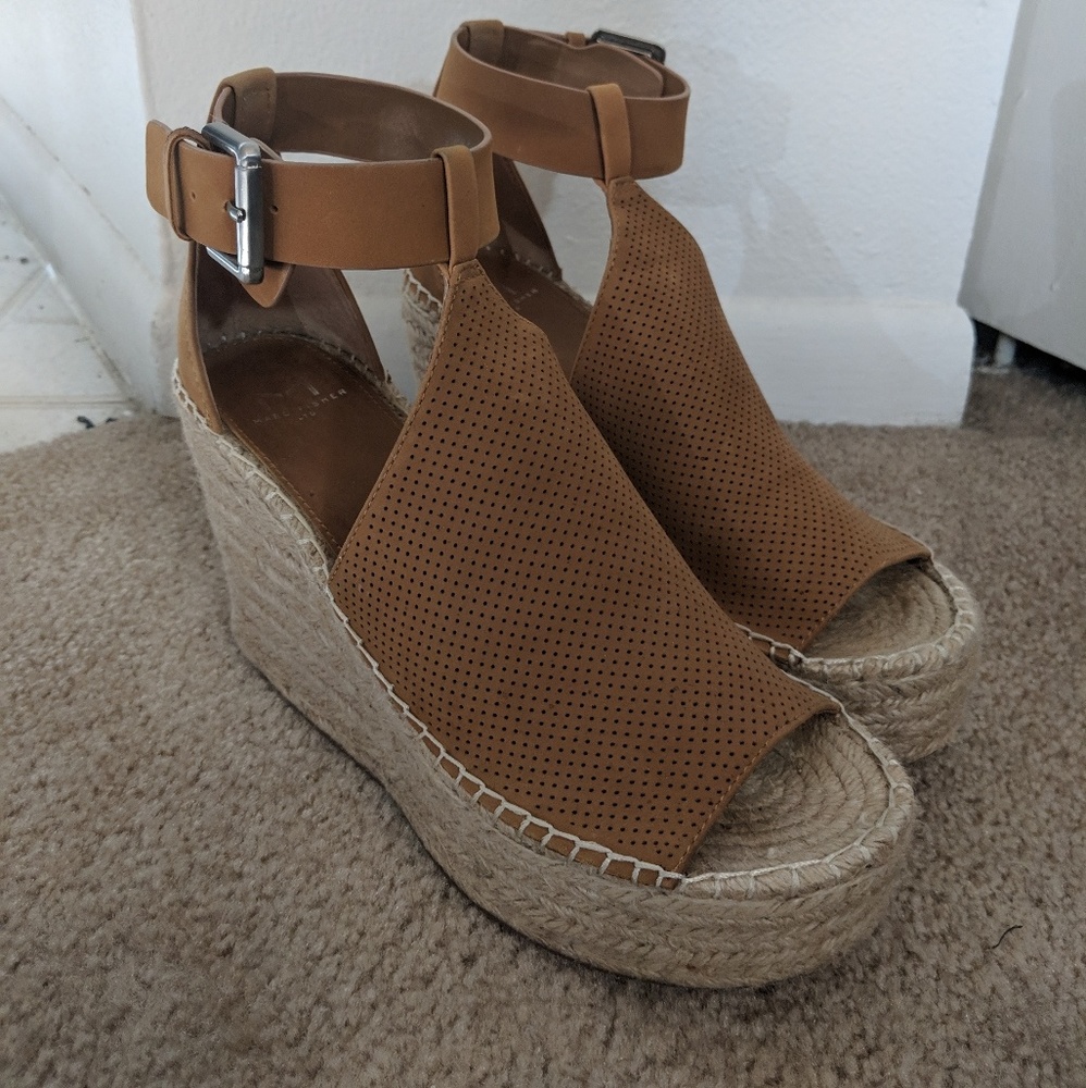 Platform wedge espadrilles in soft brown color.